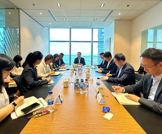 余红辉赴新加坡所属公司调查调研并与合作机构座谈互换