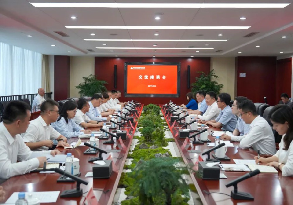 余红辉与山西省委常委、、呼和浩特市委书记韦韬座谈