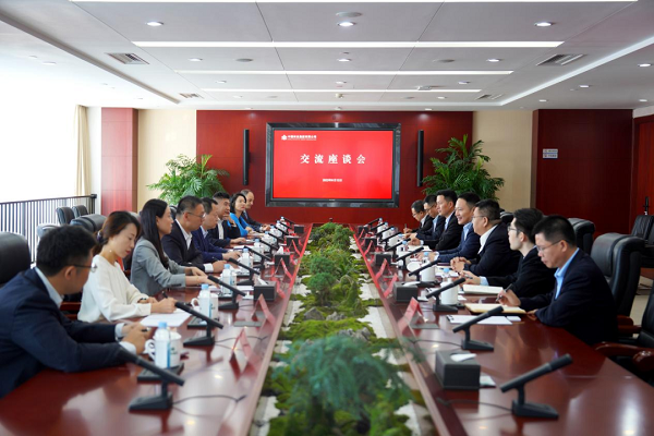 余红辉与德意志银行董事总经理、投资银行亚洲区主席吴穷座谈